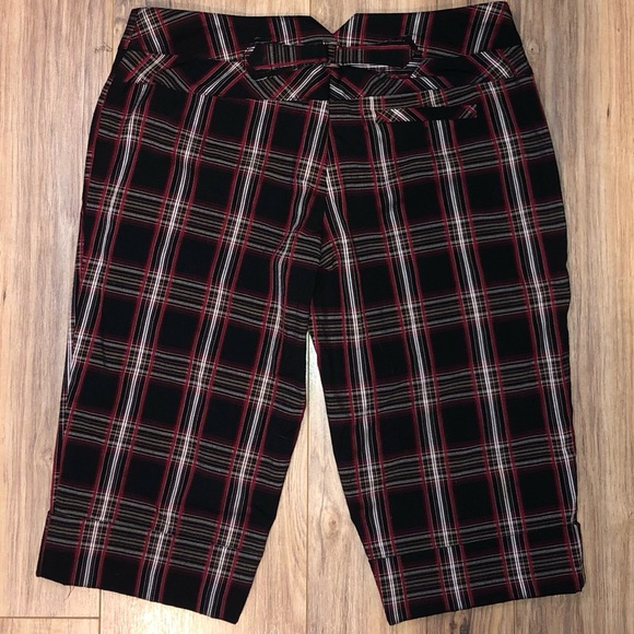 Y2K Plaid Capris - Picture 2 of 6